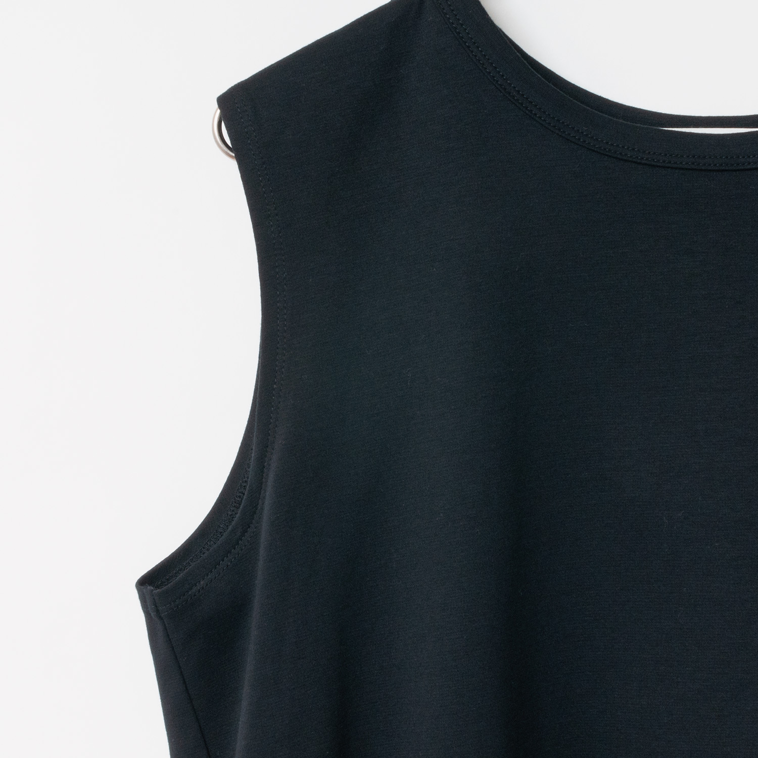 [Harriss] Sleeveless cut and sewn with cape
