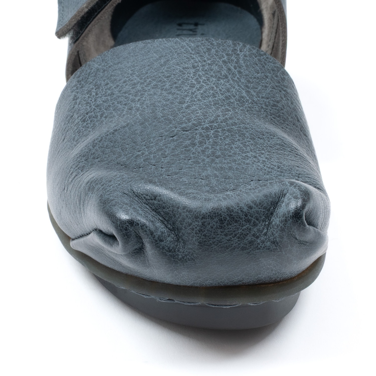 [trippen] Poke f ( stone-bi-waw )