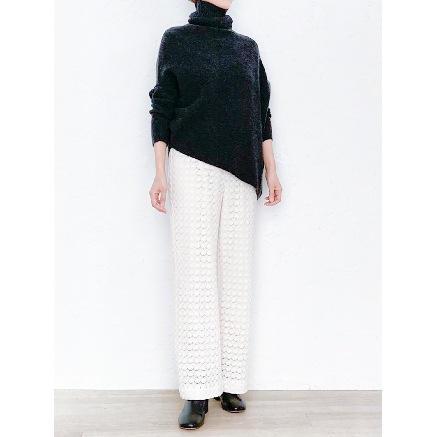 [le ciel de HARRISS] Turtleneck knit in an unusual silhouette