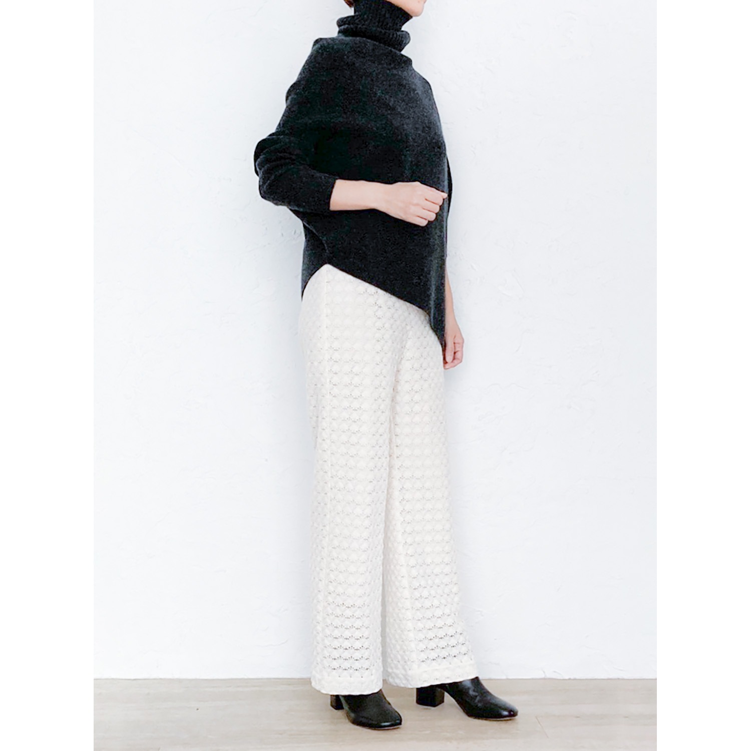 [le ciel de HARRISS] Turtleneck knit in an unusual silhouette