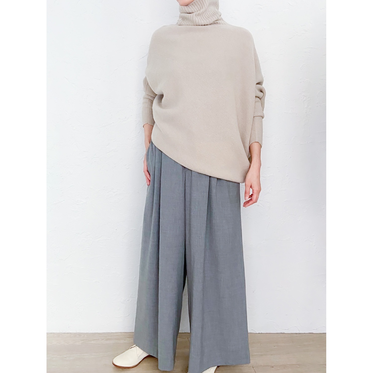 [le ciel de HARRISS] Turtleneck knit in an unusual silhouette