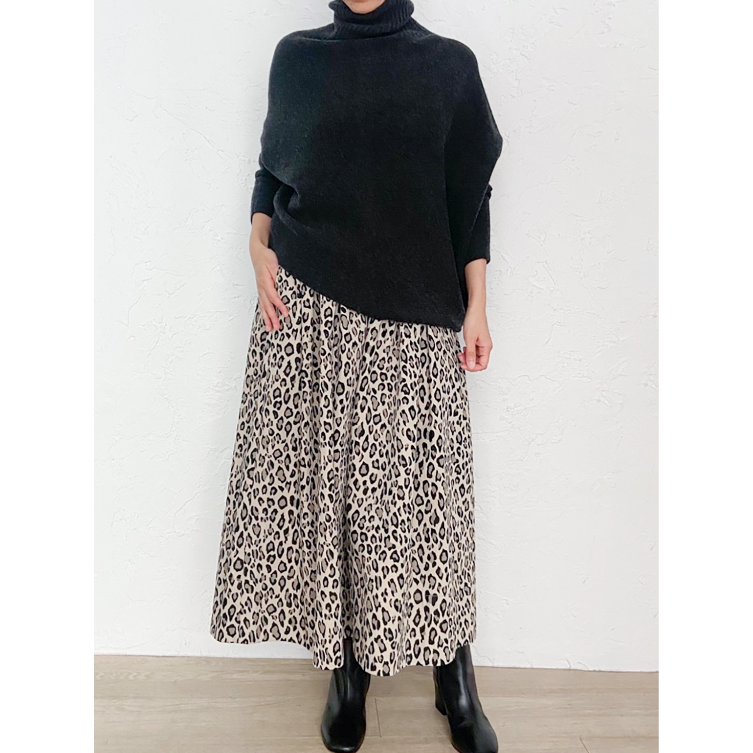 [le ciel de HARRISS] Turtleneck knit in an unusual silhouette