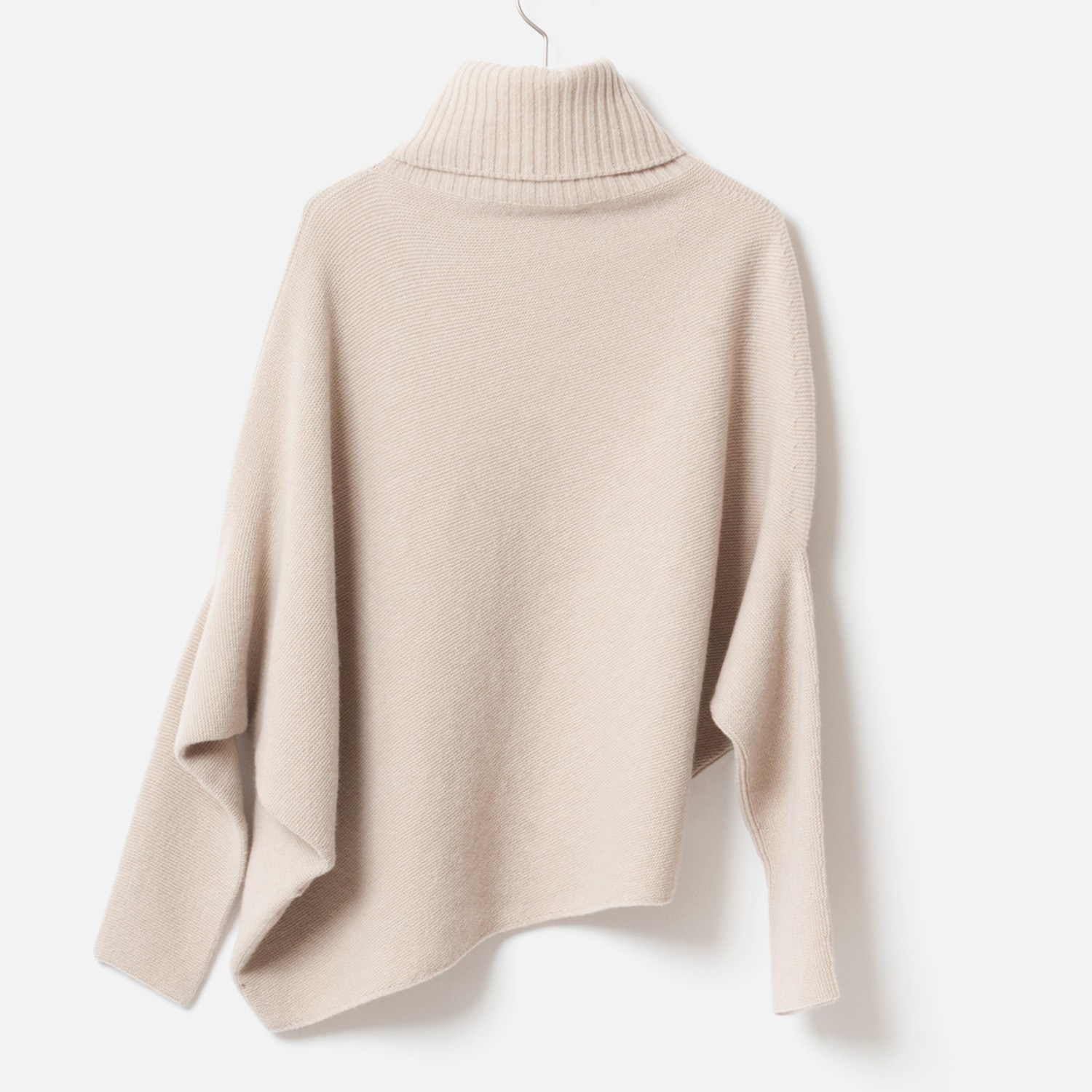 [le ciel de HARRISS] Turtleneck knit in an unusual silhouette