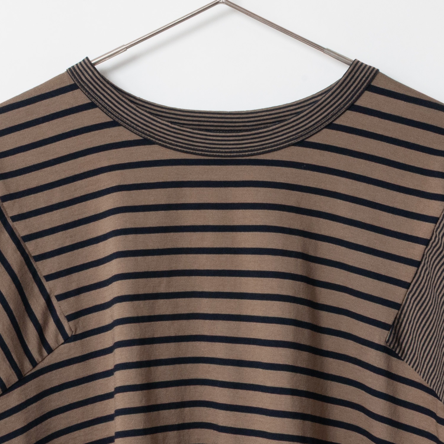 [RaPPELER] Asymmetrical Striped Cut and Sewn_Dark Brown(70)
