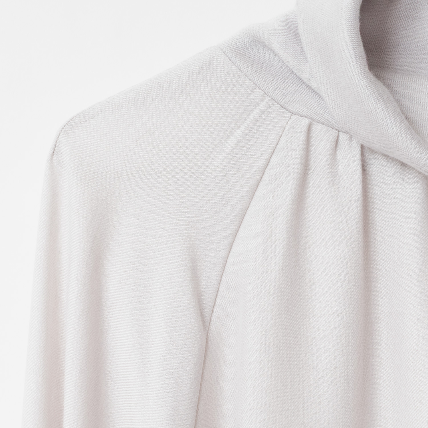 [Harriss] Turtleneck pullover with different material combination