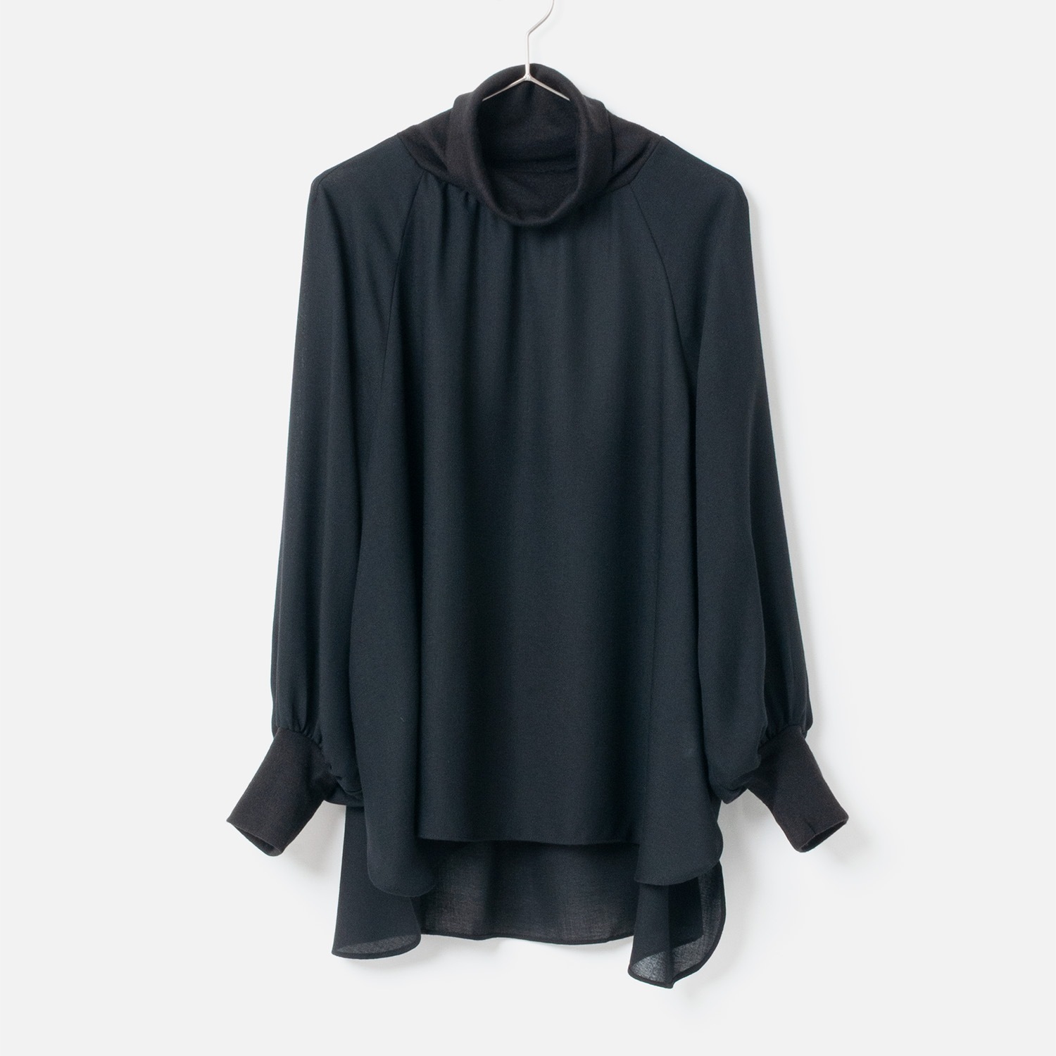 [Harriss] Turtleneck pullover with different material combination