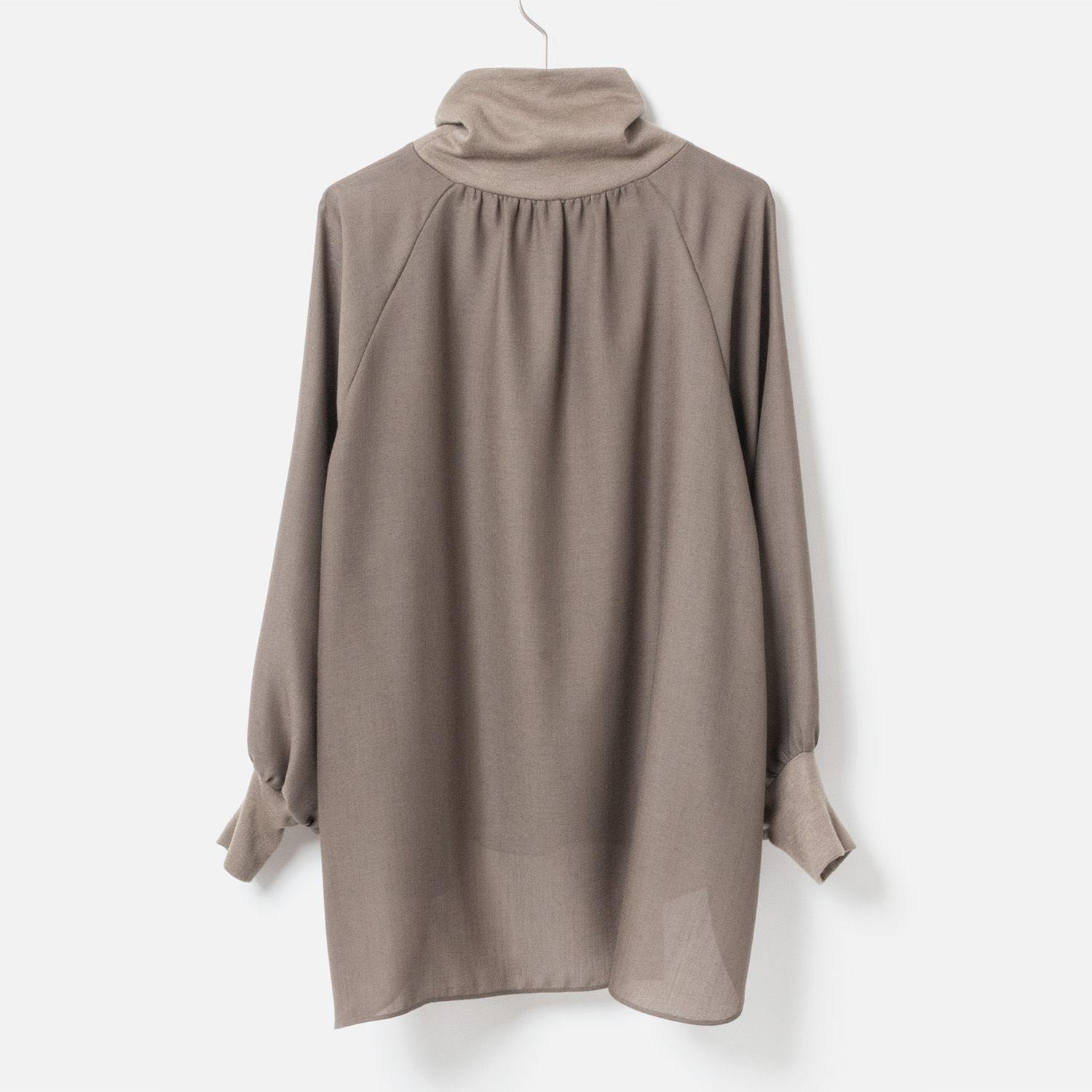 [Harriss] Turtleneck pullover with different material combination