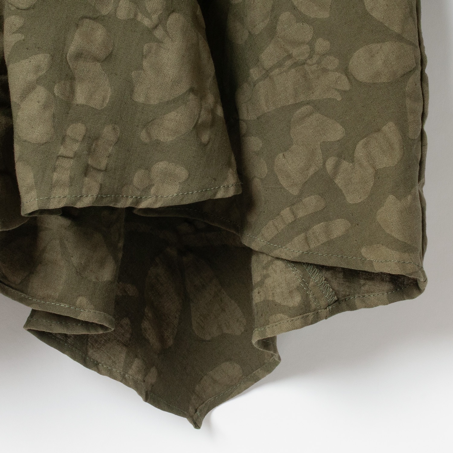 [RaPPELER] Ripple Cross Asymmetrical Blouse_khaki(32)