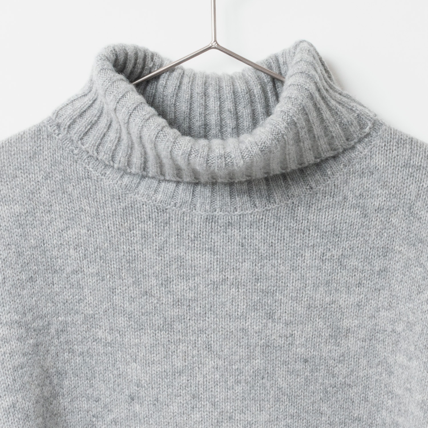 [Harriss] Lambswool turtle sweater