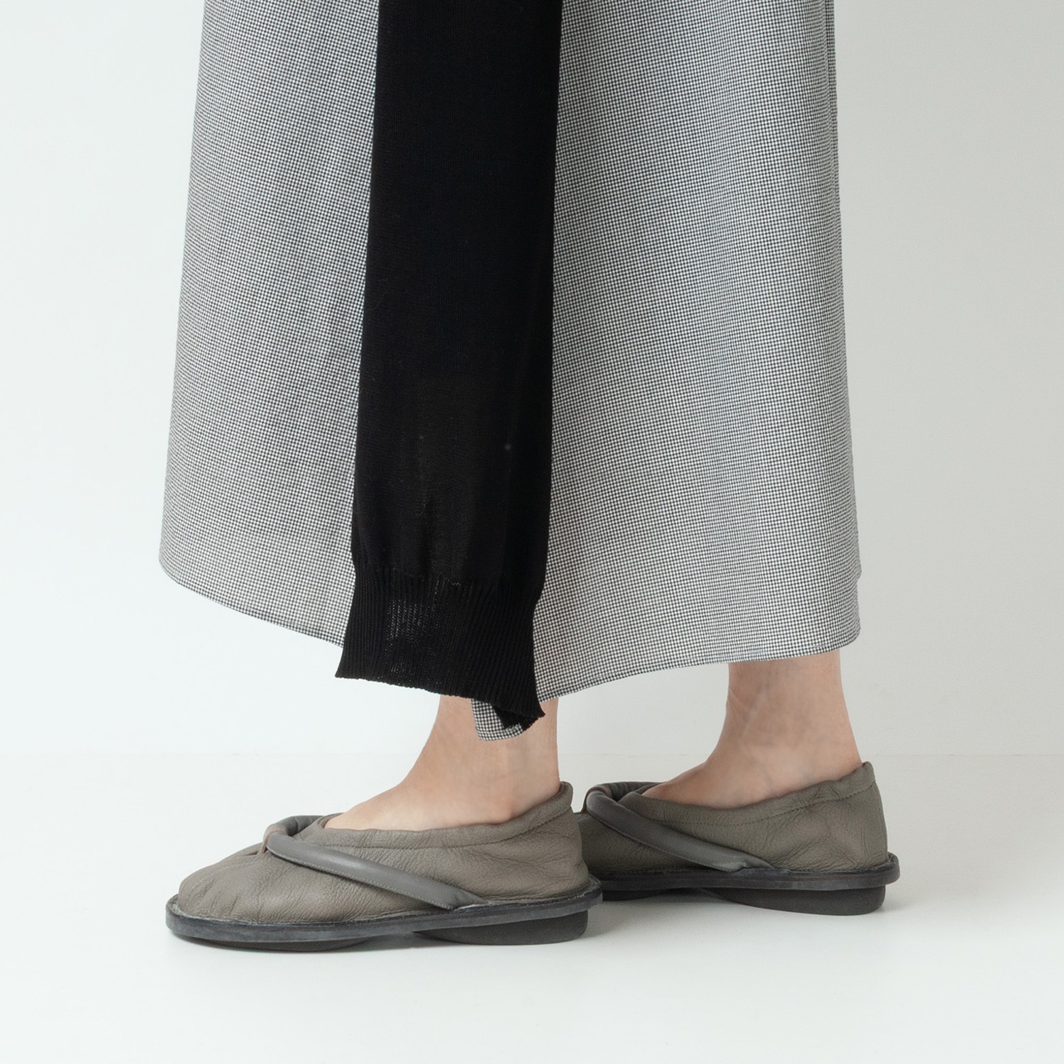 [trippen] Tanga f ( cement-alb/cement-waw )