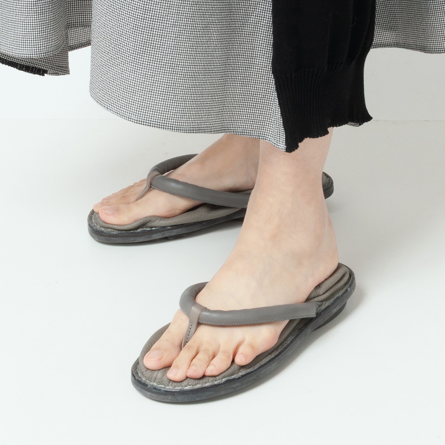 [trippen] Tanga f ( cement-alb/cement-waw )