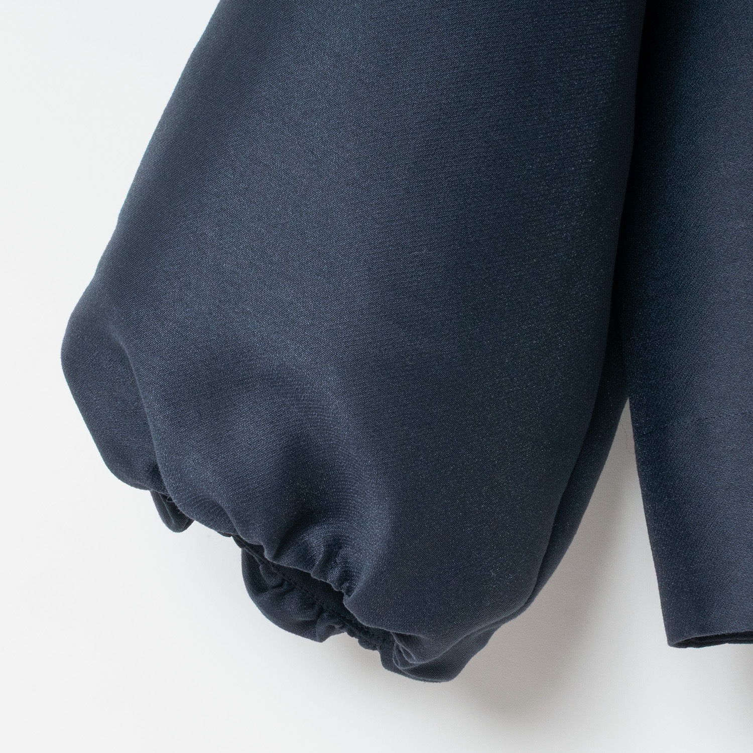 [Harriss] puff-sleeved blouse_Navy blue(50)