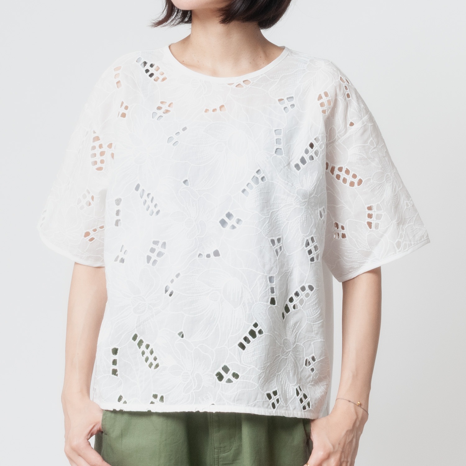 [Harriss] Cutwork Embroidery Lace Pullover