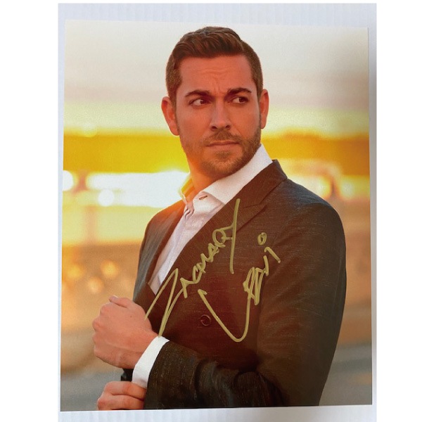 映画グッズ販売専門店ハリコレ。映画グッズが豊富な品揃え。ザッカリー