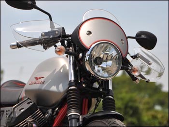 �����饬��ȥ�åȡ�V7�� Racer��