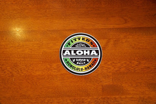 �ʣΣ������ �ϥ磻 Fitted Aloha Served Daily Surf Wax �ե��åƥ� �����ե�å��� ���ƥå���