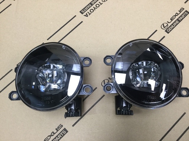 取り寄せ対応）14-タンドラ USトヨタ純正 LEDフォグランプセット
