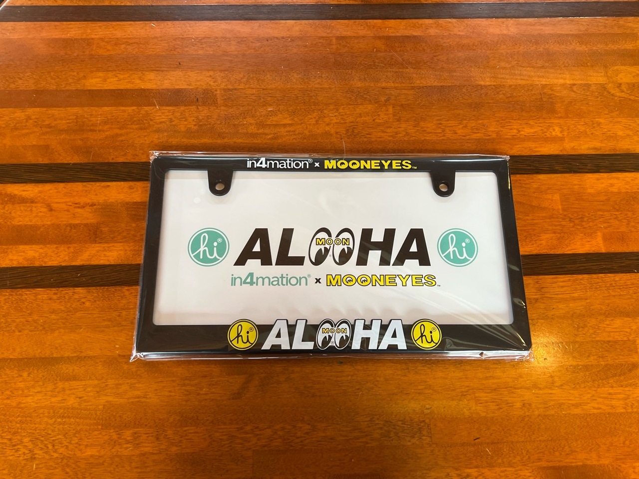 �ʼָ��б��ʡ���Raised in4mation x MOONEYES Logo 3D �ࡼ�󥢥��� �饤���󥹥ץ졼�ȥե졼�� / �ʥ�С��ե졼��