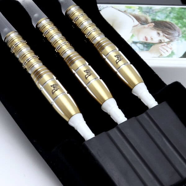 非売品　高宮まり　ダーツライブカード ダイナスティー LADYBERSERK レディーベルセルク 2BA18g 高宮まり