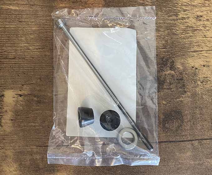 BROMPTONʥ֥ץȥˡSuperlight Advance 4 Speed Rear Wheel Axle & Fixingsѡ饤 ɥХ 4®ꥢۥ륢롦ʥå