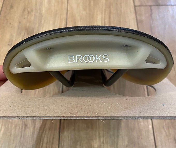 BROOKS ブルックス カンビウム スペシャル リサイクルドナイロン ブラック Brooks史上最もエコ。カンビウムC17スペシャルリサイクルド