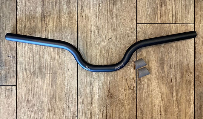 H��H(����������ɥ�����)��Titanium Handlebar Rise M�ڥ��顼��Matt Black�ۡ�HH inovation��