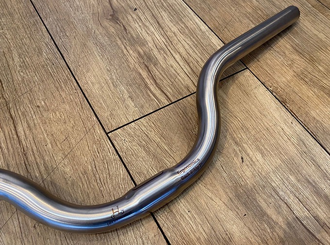 H��H(����������ɥ�����)��Titanium Handlebar Rise M�ڥ��顼��Silver�ۡ�HH inovation��