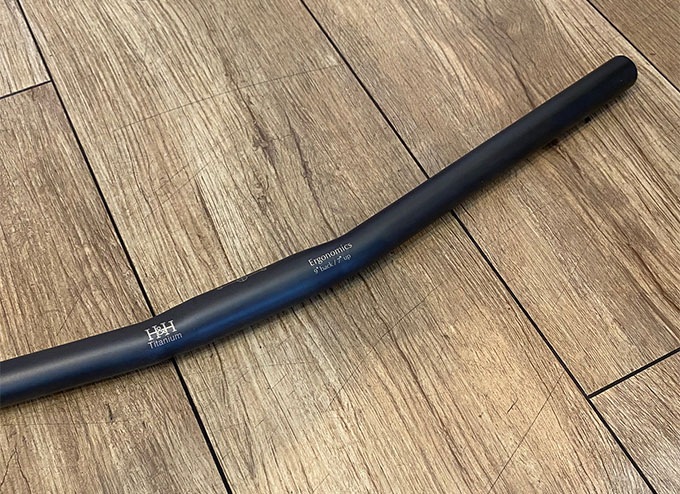 H��H(����������ɥ�����)��Titanium Handlebar S bar�ڥ��顼��Matte Black�ۡ�HH inovation��