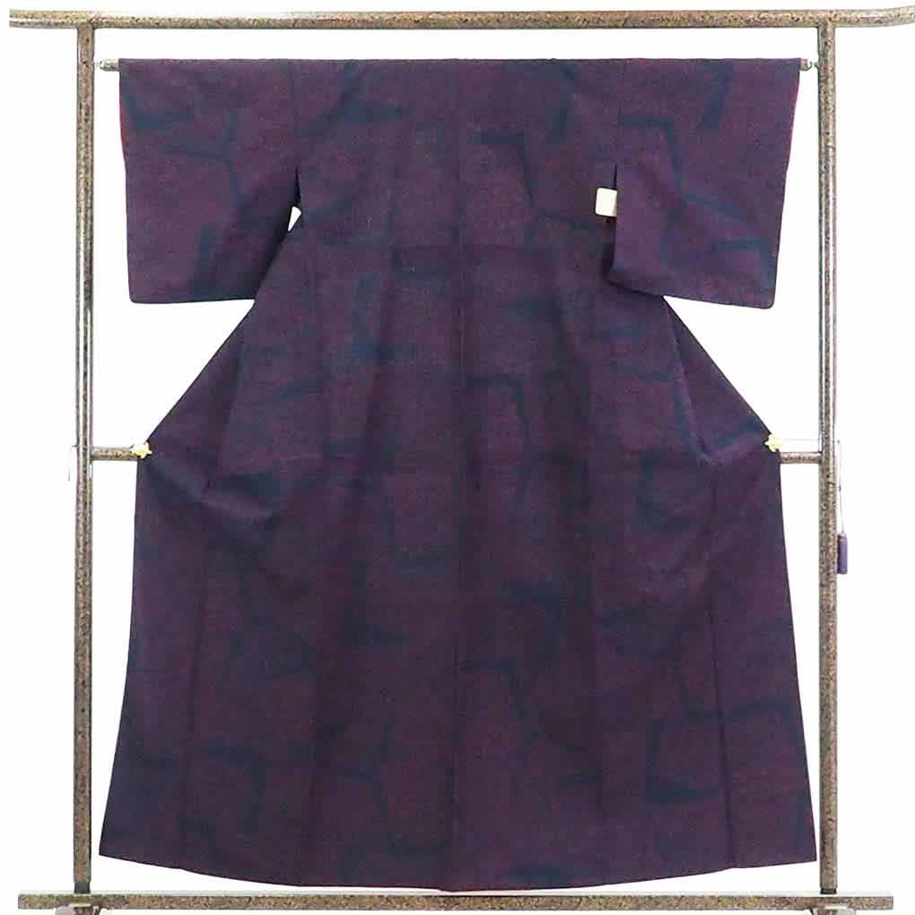 【在庫処分】リサイクル着物 紬正絹黒地赤絣胴抜裾八掛仕立真綿紬着物レディース【裄Mサイズ】【ランクB】