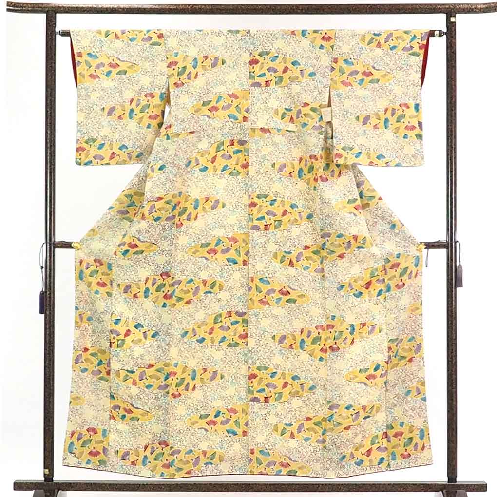 【在庫処分】リサイクル着物 小紋正絹薄黄色地袷小紋着物レディース【裄Sサイズ】身丈158cm 裄62cm 前幅22cm 後幅28cm 袖丈48cm【ランクA】