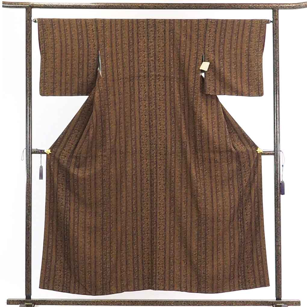 【在庫処分】リサイクル着物 小紋正絹茶色地縦縞小花柄袷小紋着物レディース【裄Mサイズ】身丈157cm 裄65cm 前幅24cm 後幅29cm 袖丈46cm【ランクA】