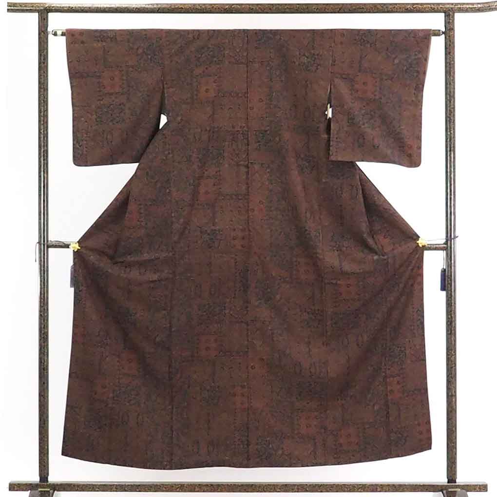 【在庫処分】リサイクル着物 小紋正絹茶色地紬生地使用袷小紋着物レディース【裄Sサイズ】身丈156cm 裄62cm 前幅22cm 後幅28cm 袖丈49cm【ランクA】