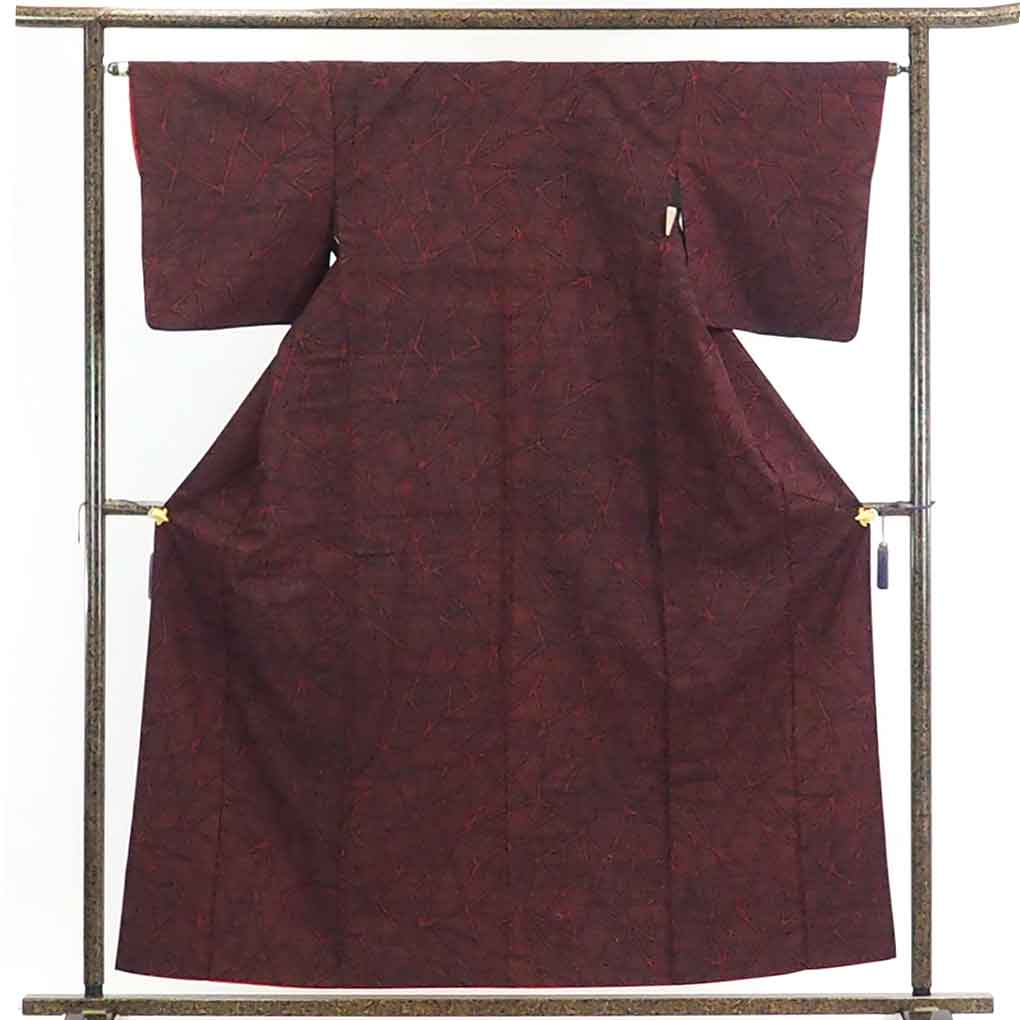 【在庫処分】リサイクル着物 紬正絹黒地赤絣袷真綿紬着物レディース【裄Mサイズ】身丈159cm 裄64cm 前幅23cm 後幅29cm 袖丈48cm【ランクA】