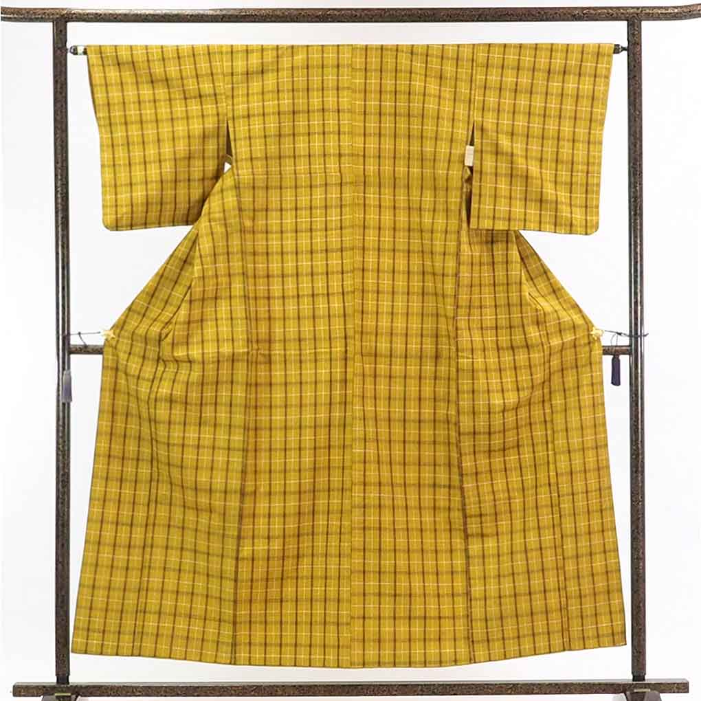 【在庫処分】リサイクル着物 紬 ／ 正絹黄色地格子柄袷真綿紬着物 ／ レディース【裄Mサイズ】身丈156cm 裄63cm 前幅24cm 後幅30cm 袖丈49cm【ランクB】