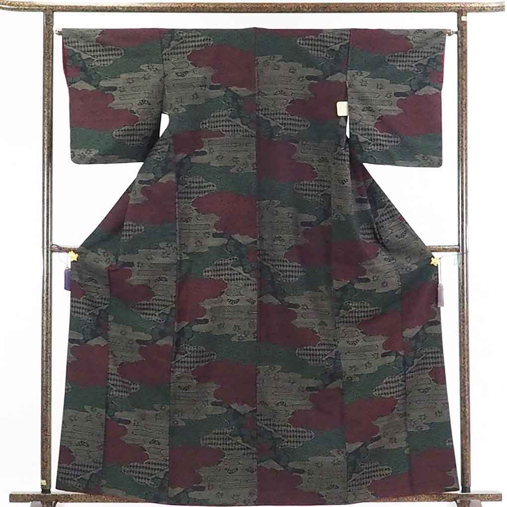 【在庫処分】リサイクル着物 紬正絹黒地雲取り柄先染袷真綿紬着物レディース【裄Mサイズ】身丈164cm 裄65cm 前幅22.5cm 後幅30cm 袖丈49cm【ランクB】