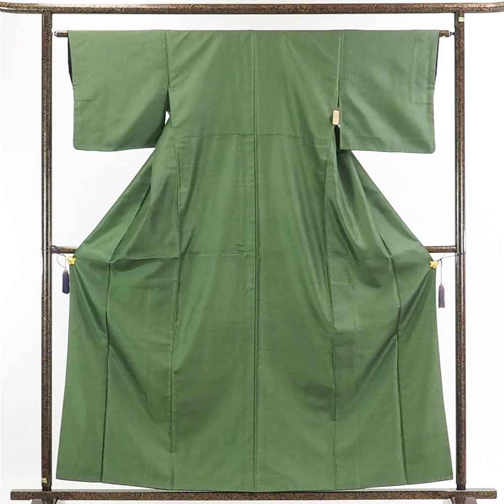 【在庫処分】リサイクル着物 紬正絹グリーン地亀甲柄袷紬着物レディース【裄Mサイズ】身丈160cm 裄63cm 前幅24cm 後幅28cm 袖丈43cm【ランクB】