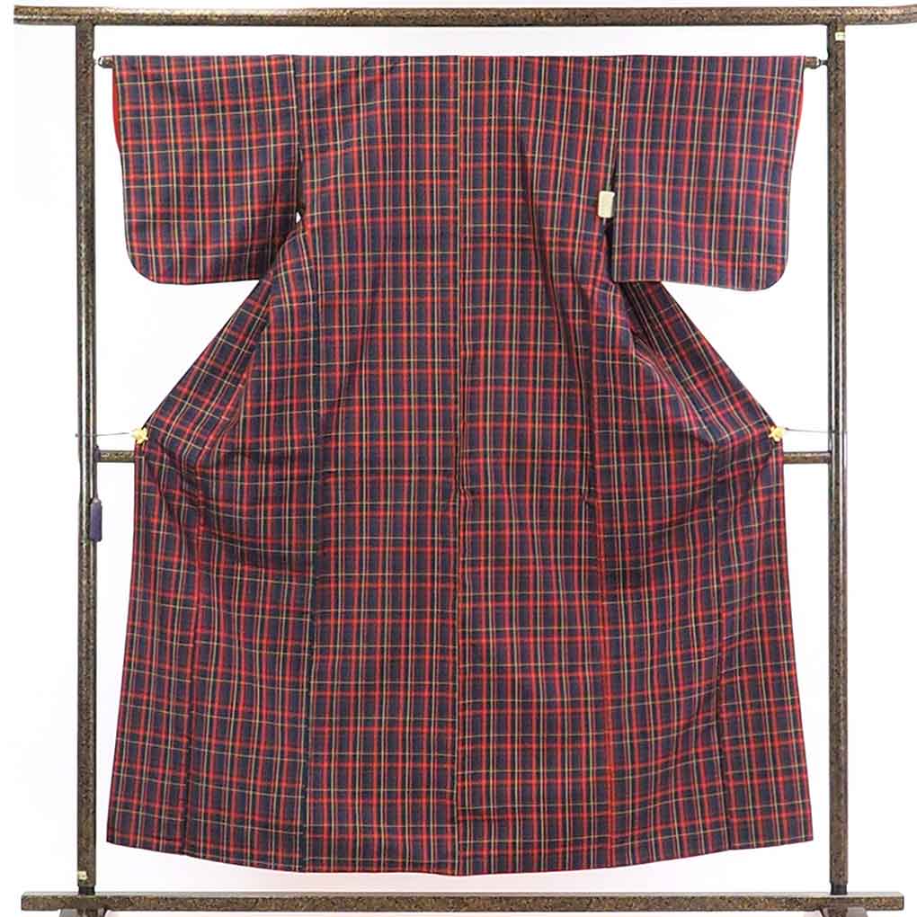 【在庫処分】リサイクル着物 紬正絹紺地格子柄袷紬着物レディース【裄Mサイズ】身丈157cm 裄64cm 前幅23cm 後幅29cm 袖丈46cm【ランクA】