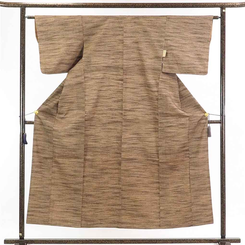 【在庫処分】リサイクル着物 紬正絹茶ベージュ地袷紬着物レディース【裄Sサイズ】身丈154cm 裄62cm 前幅22.5cm 後幅28cm 袖丈45cm【ランクA】