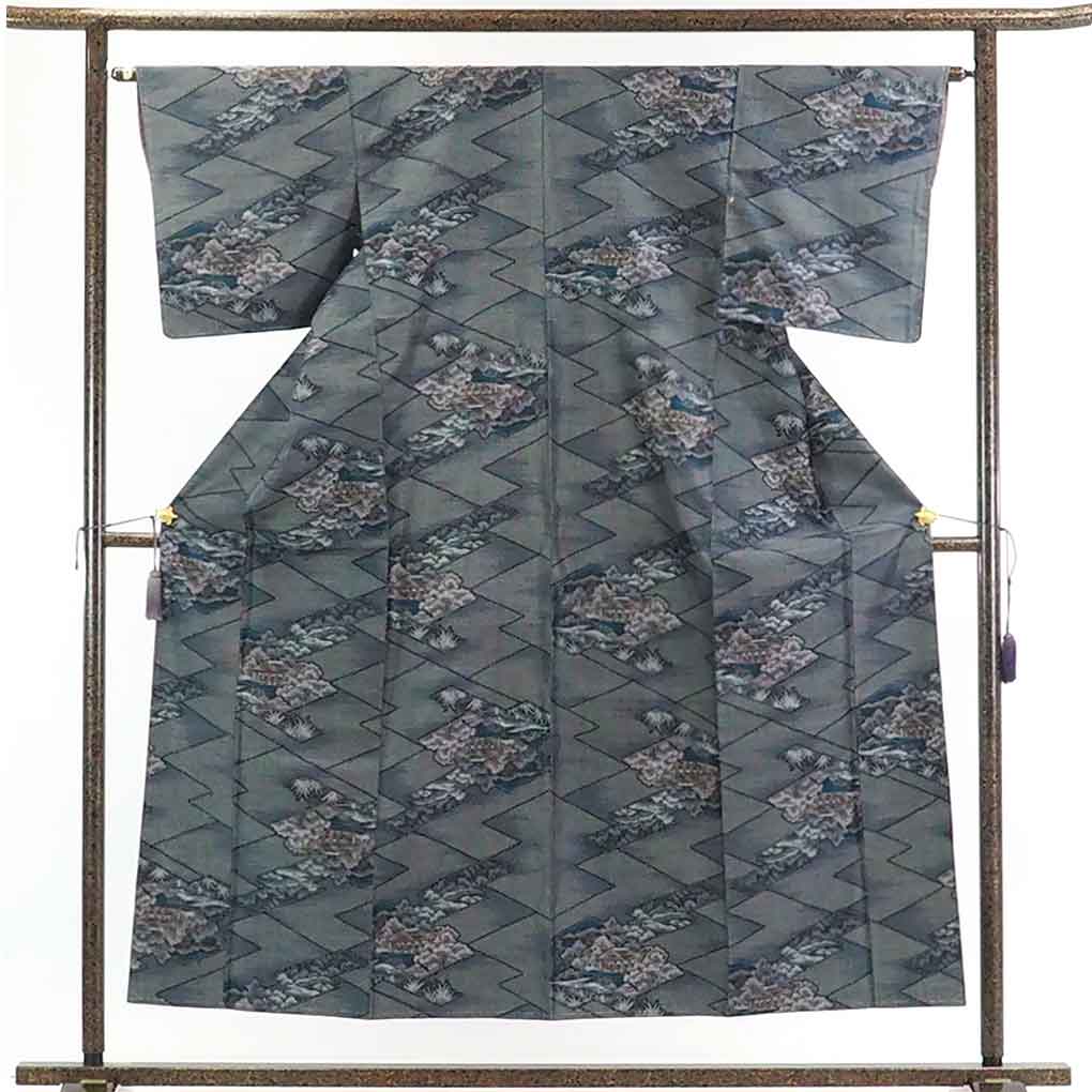 【在庫処分】リサイクル着物 紬正絹黒地白絣袷紬着物未使用品レディース【裄Mサイズ】身丈155cm 裄63cm 前幅23cm 後幅29cm 袖丈45cm【ランクS】