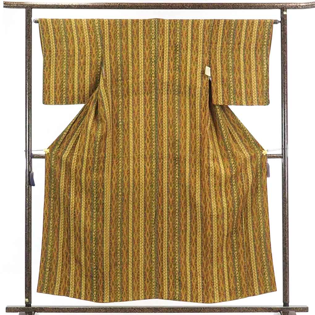 【在庫処分】リサイクル着物 小紋正絹黄色地ペイズリー柄袷小紋着物レディース【裄Mサイズ】身丈156cm 裄64cm 前幅23cm 後幅28cm 袖丈48cm【ランクA】