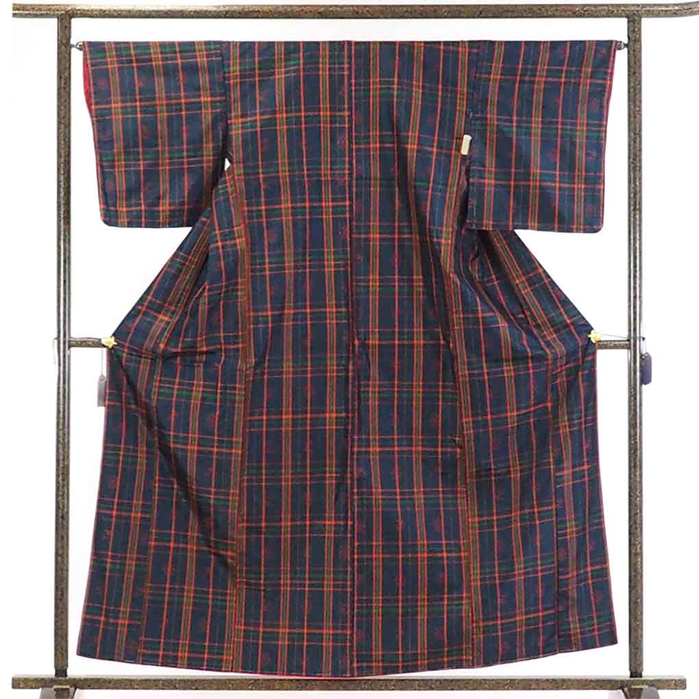 【在庫処分】リサイクル着物 紬正絹紺地格子柄袷紬着物レディース【裄Mサイズ】身丈160cm 裄65cm 前幅23cm 後幅29cm 袖丈49cm【ランクA】