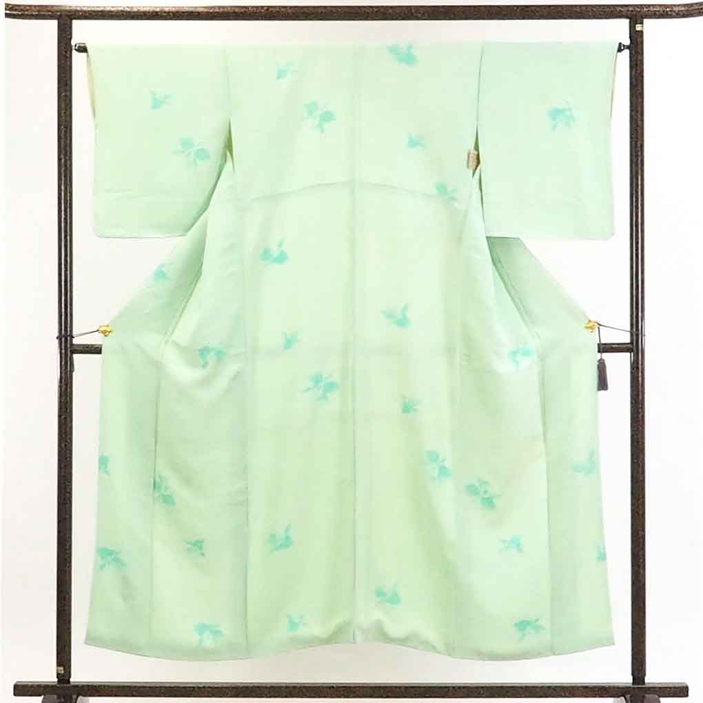 【在庫処分】リサイクル着物 小紋正絹薄グリーン地地紋起こし袷小紋着物 レディース 秋冬春用 シルク100％ グリーン 裄Mサイズ身丈153cm 裄65cm 前幅25cm 後幅30cm 袖丈49cm【ランクC】