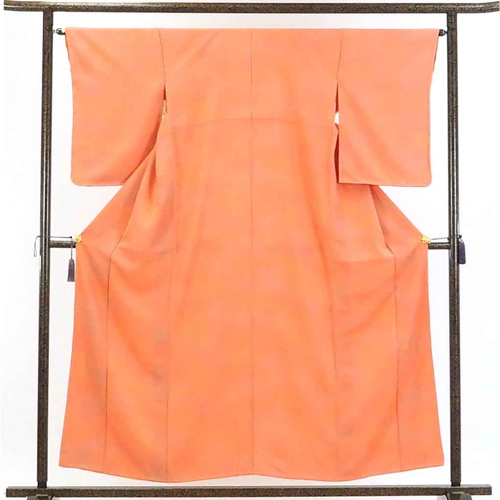【在庫処分】リサイクル着物 色無地正絹ピンクオレンジ地ぼかし色無地未使用品 レディース 秋冬春用 シルク100％ オレンジ 裄Mサイズ身丈157cm 裄65cm 前幅22cm 後幅30cm 袖丈56cm【ランクB】