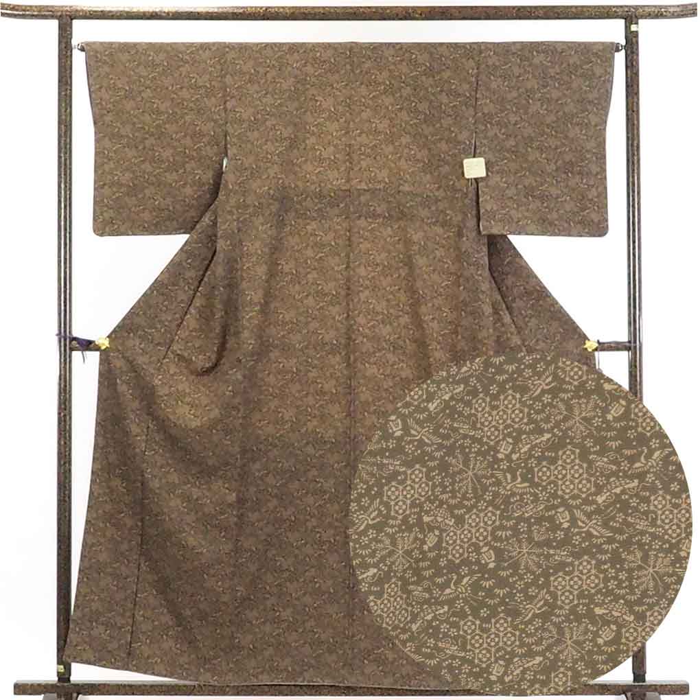 【在庫処分】リサイクル着物 小紋正絹茶色地袷小紋着物 レディース 秋冬春用 シルク100％ ブラウン 裄Mサイズ身丈160cm 裄65cm 前幅24.5cm 後幅30cm 袖丈49cm【ランクA】