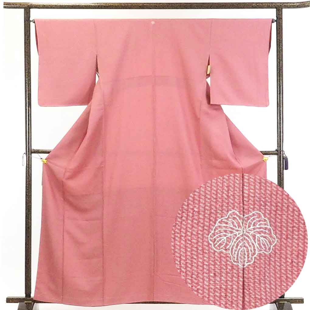 リサイクル着物 小紋正絹ローズピンク地縞柄蔦紋入袷小紋着物未使用品 レディース 秋冬春用 シルク100％ ピンク 裄Mサイズ身丈164cm 裄66cm 前幅24cm 後幅29.5cm 袖丈51cm【ランクS】