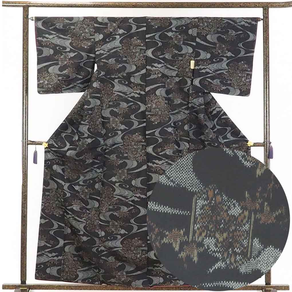 リサイクル着物 紬正絹黒地先染袷紬着物 レディース 秋冬春用 シルク100％ ブラック 裄Mサイズ身丈163cm 裄65cm 前幅23cm 後幅29cm 袖丈48cm【ランクS】
