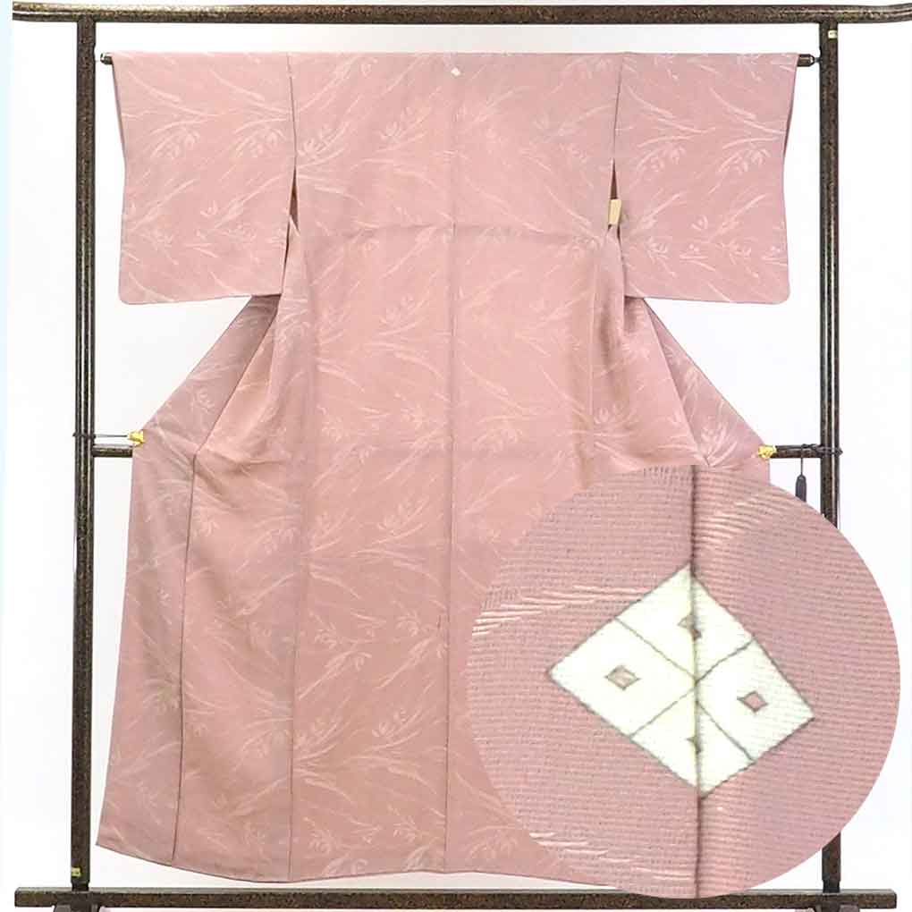 リサイクル着物 色無地正絹ローズピンク地四つ目菱紋入袷色無地 レディース 秋冬春用 シルク ピンク 裄Mサイズ身丈157cm 裄65cm 前幅22cm 後幅30cm 袖丈48cm【ランクB】