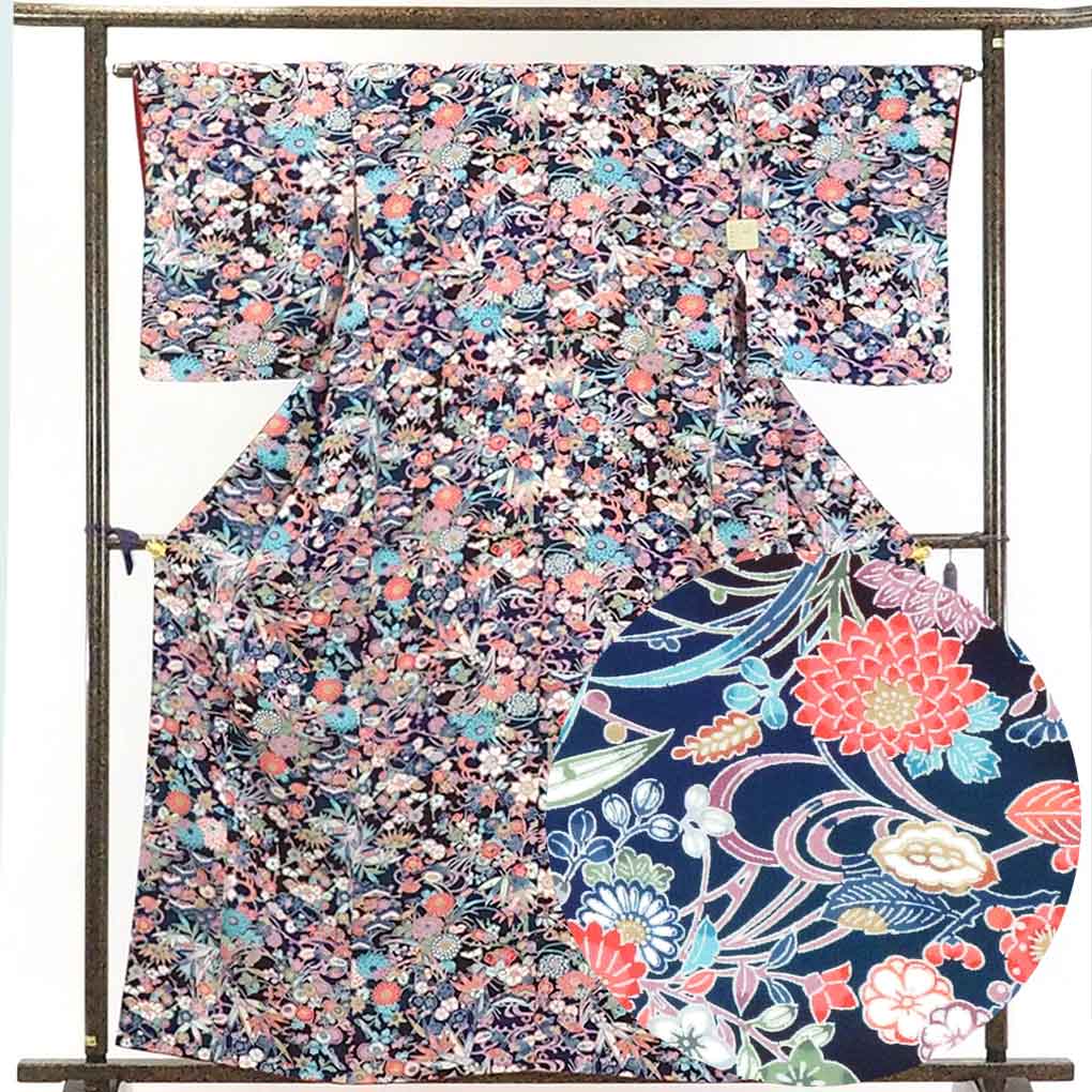 リサイクル着物 小紋正絹紺地紅型調袷小紋着物 レディース 秋冬春用 シルク ネイビー 裄Mサイズ身丈162cm 裄64cm 前幅21.5cm 後幅29cm 袖丈51cm【ランクA】