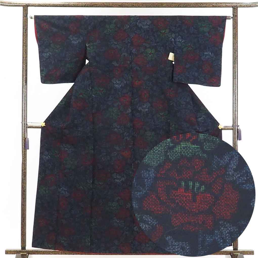 リサイクル着物 紬正絹黒地紺絣花柄袷真綿紬着物 レディース 秋冬春用 シルク ブラック 裄Mサイズ身丈163cm 裄64cm 前幅23cm 後幅28cm 袖丈49cm【ランクA】