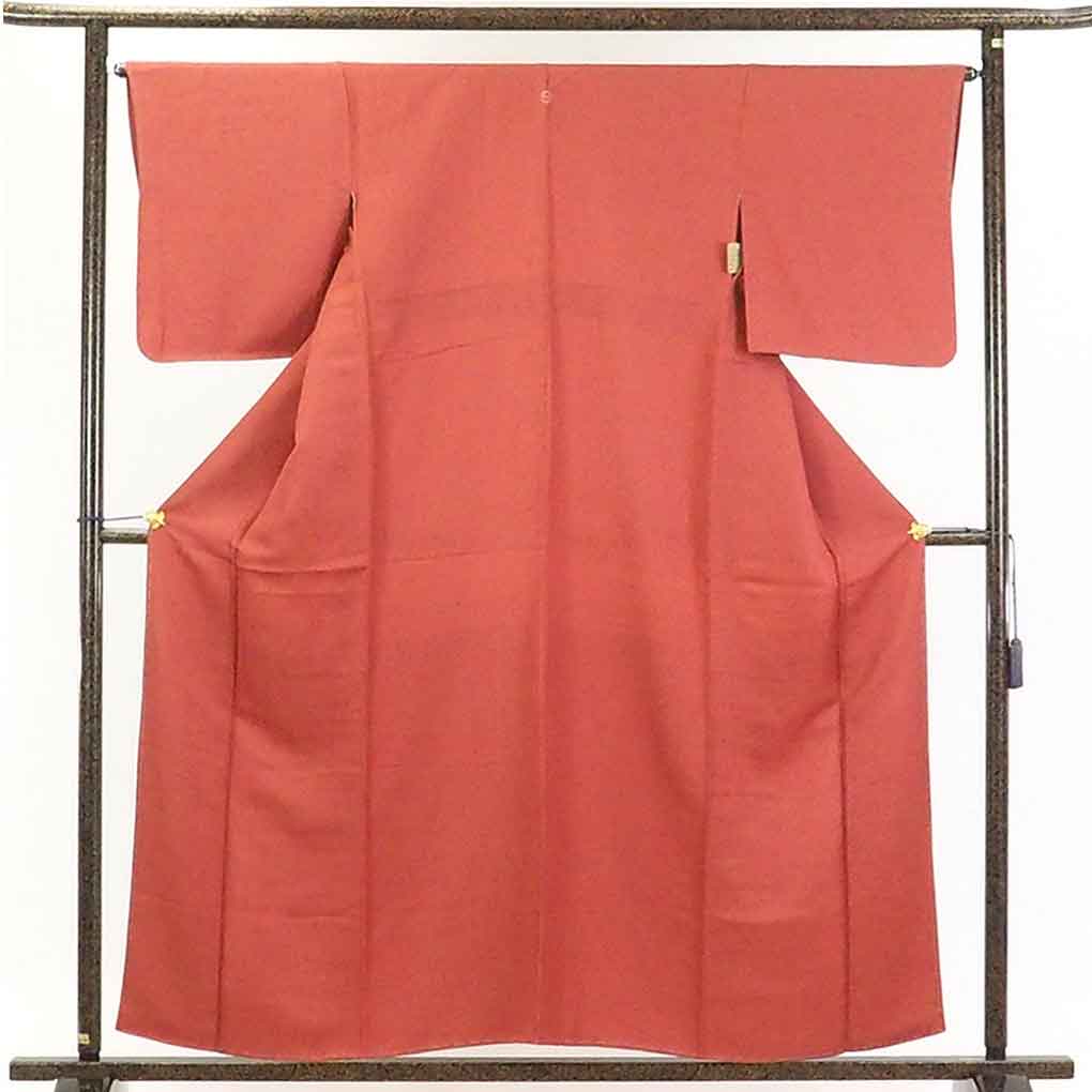 リサイクル着物 色無地正絹濃いローズピンク地二つ巴紋入袷色無地未使用品 レディース 秋冬春用 シルク ピンク 裄Mサイズ身丈158cm 裄65cm 前幅23cm 後幅30.5cm 袖丈48cm【ランクS】